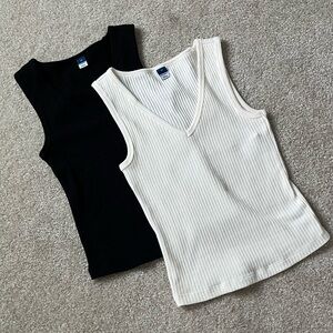 Bundle of Two Old Navy Ribbed V-Neck Tank Top - Black and Cream Size XS NWT